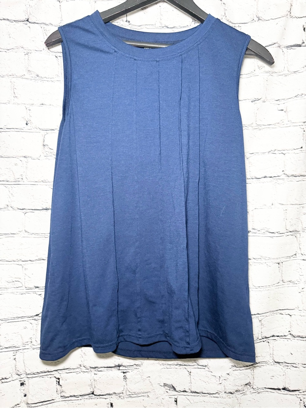 Sleeveless Blue Knit Tank Top. Size L